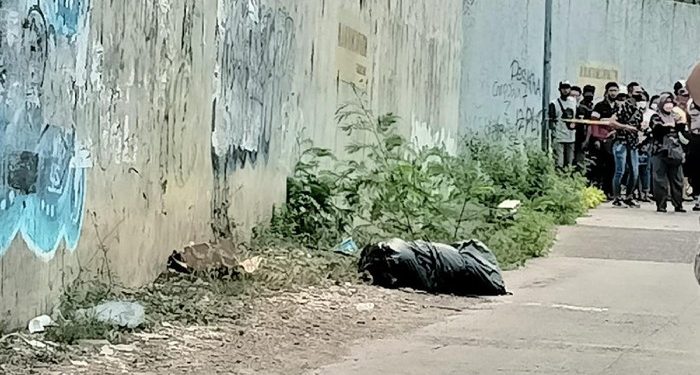 Polisi Selidiki Pembuang Bangkai Anjing di Pinggir Kali Jakbar