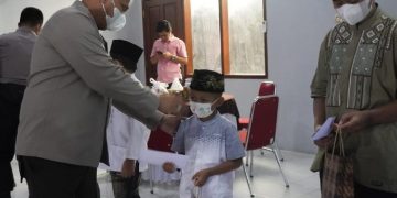Saat Anak Yatim di Bojonegoro Diajak Doakan Orang Tua dan Diberi Santunan