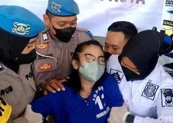 Wanita Ini Malah Semaput Saat Rilis Kasus Penggelapan Belasan Mobil