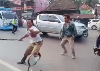 Emosi Bapak Bawa Parang Kejar Polantas Gegara Anak Ditilang