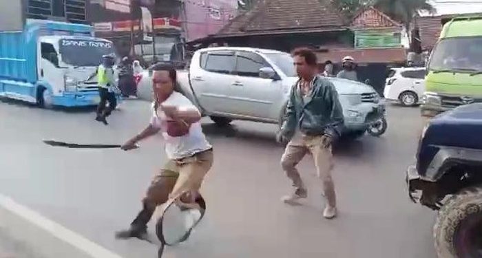 Emosi Bapak Bawa Parang Kejar Polantas Gegara Anak Ditilang