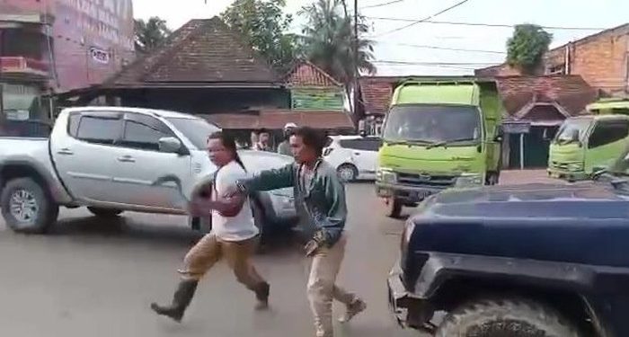 Viral Warga Sumsel Kejar Polantas Pakai Celurit Gegara Kesal Anak Ditilang