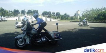 Intip Polwan Latihan Naik Moge