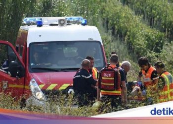 Kereta Ekspres Tabrak Pohon Tumbang di Prancis, 8 Orang Luka Serius