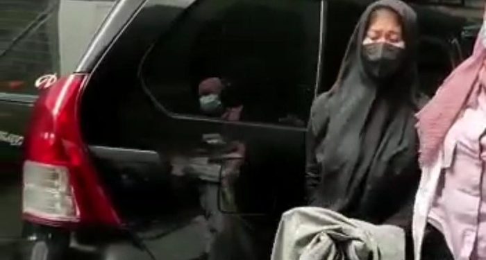 Polisi Geledah Kamar Kos Siskaeee!