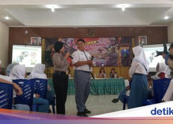 Polwan Surabaya Goes to School, Ajak Pelajar Bicara Masalah Remaja