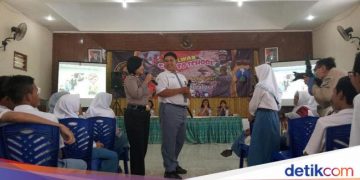 Polwan Surabaya Goes to School, Ajak Pelajar Bicara Masalah Remaja