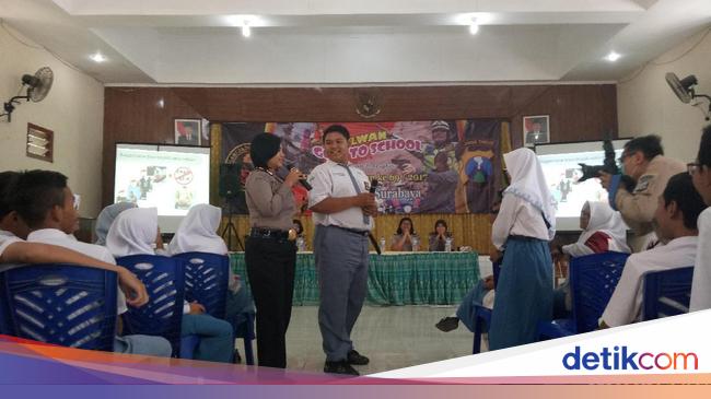 Polwan Surabaya Goes to School, Ajak Pelajar Bicara Masalah Remaja