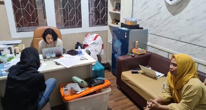 Tampilan Siskaeee Saat Diperiksa Polisi, Berkerudung Hitam-Bercelana Jin