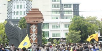 Puluhan Mahasiswa Demo Pemkab dan DPRD Lamongan soal Banjir Tahunan