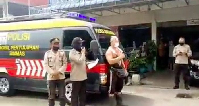 Viral Gegara Berbahasa China di Singkawang, Polwan Ini Buka Suara