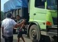 Aksi Bupati Bengkulu Utara Tegur Sopir Truk Batu Bara Muatan Lebih