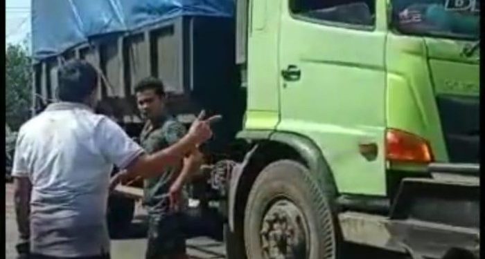 Aksi Bupati Bengkulu Utara Tegur Sopir Truk Batu Bara Muatan Lebih
