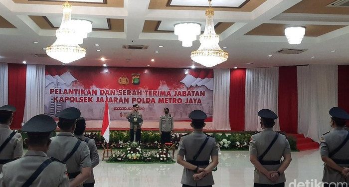 8 Polwan Dilantik Jadi Kapolsek, Kapolda Metro: Perempuan Bisa Memimpin