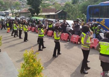 Ubah Citra Arus Balik Lebaran 2022 Jadi Nyaman, Polwan dan Pemusik Lokal Suguhkan Suasana Antijenuh