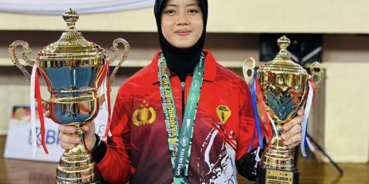 Polwan Risky Irma Suryani Mengukir Prestasi di Kejuaraan Taekwondo Pangkostrad Cup 2024