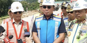 Direktur Jenderal Perhubungan Darat, Aan Suhanan bersama Dirut PT Jasa Marga, Kakorlantas Polri, dan Dirut Jasa Raharja meninjau kesiapan proyek Tol Yogyakarta-Bawen dan proyek Tol Solo-Yogyakarta 5