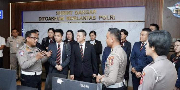 Polisi Hong Kong Kunjungi Korlantas Polri