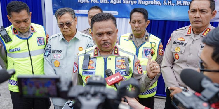 Kepala Korps Lalu Lintas (Kakorlantas) Polri, Irjen Pol Drs. Agus Suryonugroho, S.H., M.Hum., bersama unsur terkait melaksanakan inspeksi jalur tol di wilayah Jawa Barat pada Selasa (24/2)