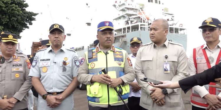 Kakorlantas Polri Irjen Pol. Drs. Agus Suryonugroho, S.H., M.Hum. bersama stakeholder terkait meninjau kesiapan sejumlah pelabuhan penyeberangan di Lampung menjelang Operasi Ketupat 2026 pada Kamis (26/2/2026)