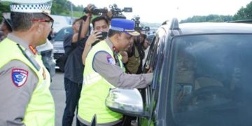 Kakorlantas Dampingi Kapolri Tinjau GT Kalikangkung