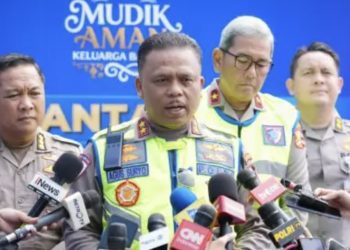 Kakorlantas Polri, Irjen Agus Suryonugroho, memantau langsung kondisi arus balik Lebaran dari Posko Command Center KM 29 Korlantas Polri