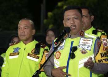 Kakorlantas Polri Irjen Pol. Agus Suryonugroho meninjau Pos Terpadu KM 57
