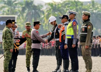 Kapolri Jenderal Listyo Sigit Prabowo bersama Panglima TNI Jenderal Agus Subiyanto memimpin Apel Gelar Pasukan Operasi Ketupat 2026 di Lapangan Silang Monas, Jakarta Pusat, Kamis (12/3/2026).