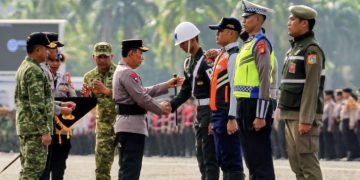 Kapolri Jenderal Listyo Sigit Prabowo bersama Panglima TNI Jenderal Agus Subiyanto memimpin Apel Gelar Pasukan Operasi Ketupat 2026 di Lapangan Silang Monas, Jakarta Pusat, Kamis (12/3/2026).