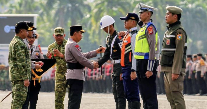 Kapolri Jenderal Listyo Sigit Prabowo bersama Panglima TNI Jenderal Agus Subiyanto memimpin Apel Gelar Pasukan Operasi Ketupat 2026 di Lapangan Silang Monas, Jakarta Pusat, Kamis (12/3/2026).