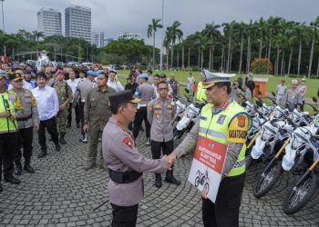 Kapolri Serahkan Bantuan Kendaraan ke Polda Terdampak Bencana