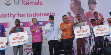 Kapolri Listyo Sigit dan Tedi Bharata Beri Penghargaan bagi Pelari