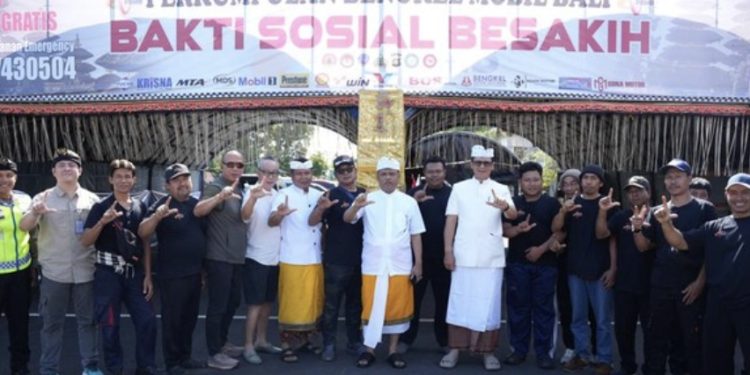 Kepala Korps Lalu Lintas (Kakorlantas) Polri Irjen Agus Suryonugroho melaksanakan kegiatan Polantas Menyapa dan Melayani di Bali