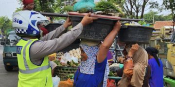 Polantas Bantu Masyarakat