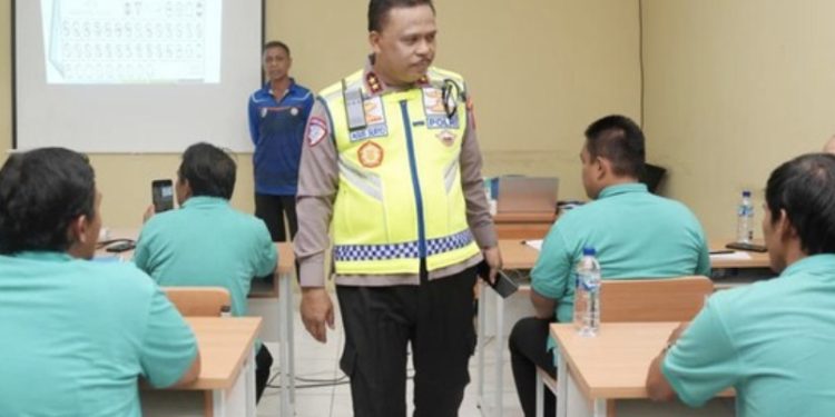 Korlantas Polri Latih Pengemudi Taksi di ISDC Serpong, Tingkatkan Keselamatan di Jalan
