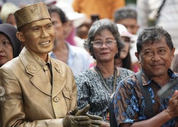 Polri Salurkan 450 Paket Baksos di Kota Tua Sambut HUT Bhayangkara ke-80 1