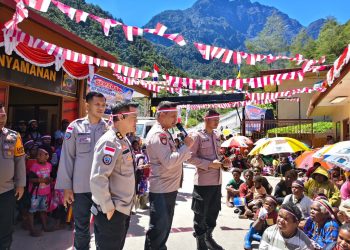 Semarak HUT Bhayangkara ke-80, Polsek Tembagapura dan Satgas Damai Cartenz Bagikan Sembako dan Perkuat Kepercayaan Masyarakat Lewat Kegiatan Humanis