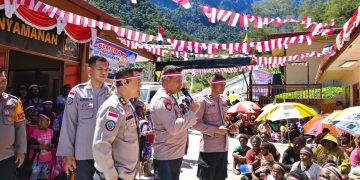 Semarak HUT Bhayangkara ke-80, Polsek Tembagapura dan Satgas Damai Cartenz Bagikan Sembako dan Perkuat Kepercayaan Masyarakat Lewat Kegiatan Humanis