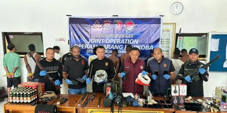 Gambar operasi penindakan narkoba di Kampung Vietnam Jayapura