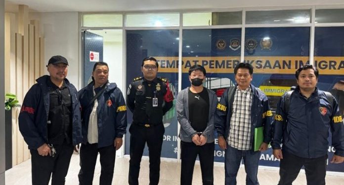 Gambar penanganan kasus penyelundupan handphone bekas ilegal di Indonesia