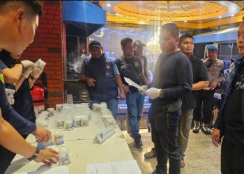 Gambar razia narkoba di tempat hiburan malam Surabaya