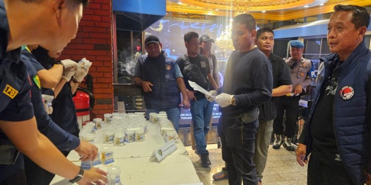 Gambar razia narkoba di tempat hiburan malam Surabaya