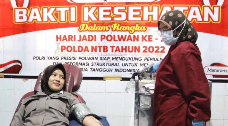 Polwan Polda NTB Gelar Bhakti Donor Darah Jelang Hari Jadi Polwan Ke-74