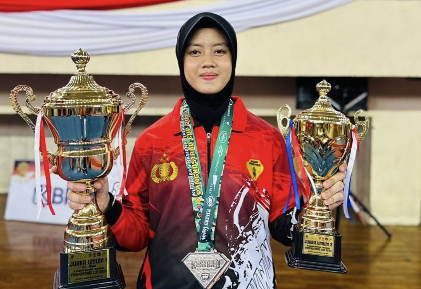Polwan Risky Irma Suryani Mengukir Prestasi di Kejuaraan Taekwondo Pangkostrad Cup 2024