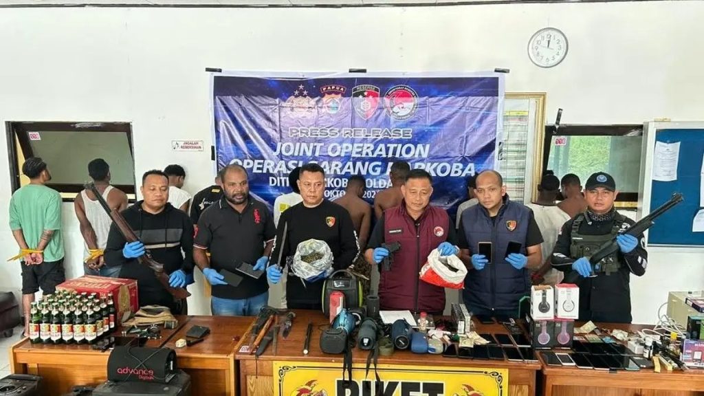 Gambar operasi penindakan narkoba di Kampung Vietnam Jayapura