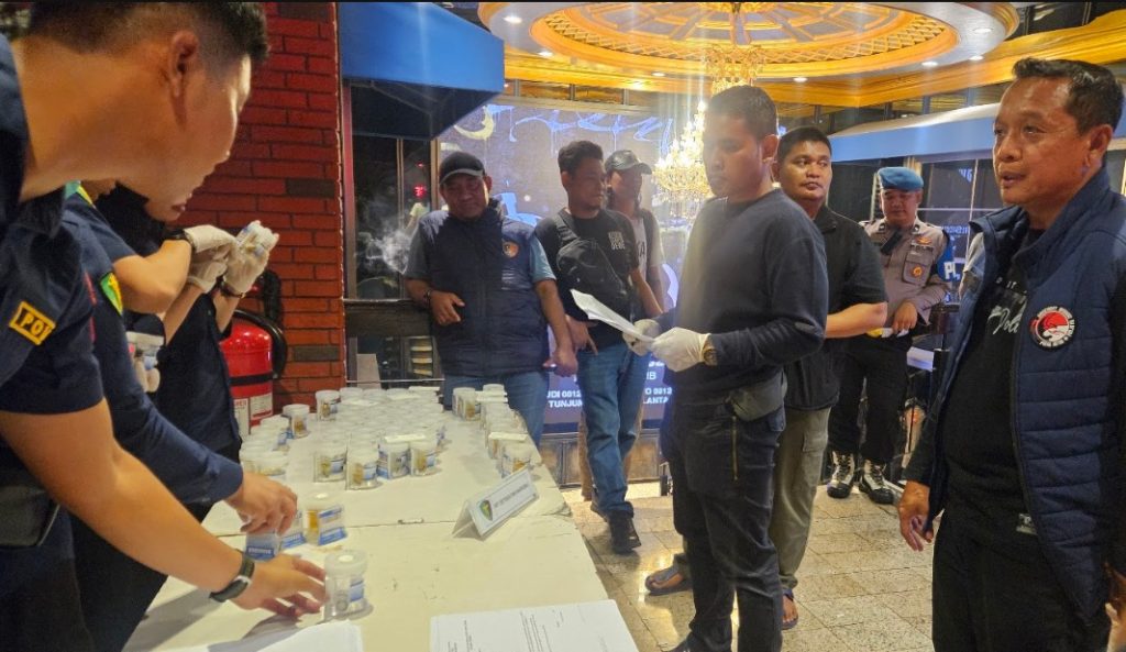 Gambar razia narkoba di tempat hiburan malam Surabaya